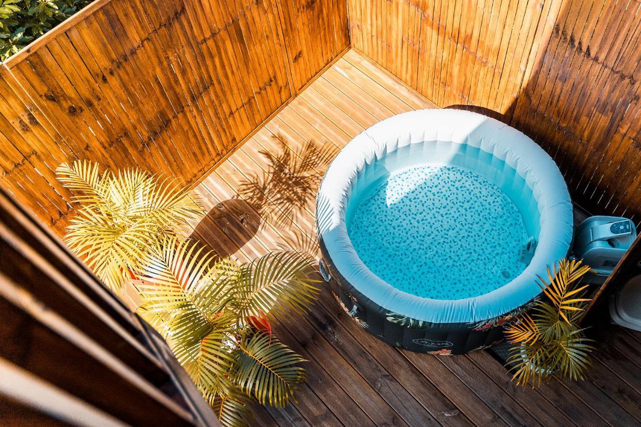 Charmant Chalet Avec Jacuzzi, L'Ile O Vert Saint-Philippe Exterior photo